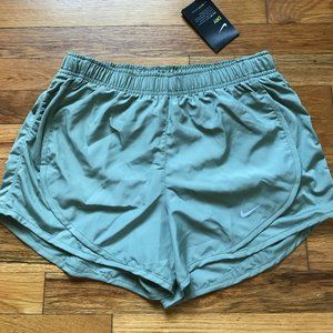 Nike Tempo Short. Size M. Green